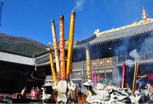 寺庙吃瓜的女子,吃瓜女子揭秘千年古刹之谜